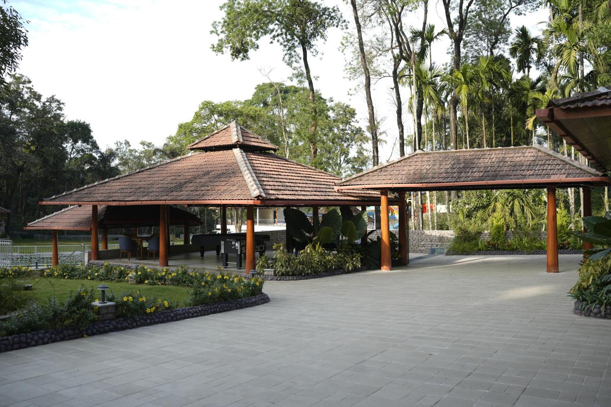 Regenta Resort Sakleshpur Luaran gambar