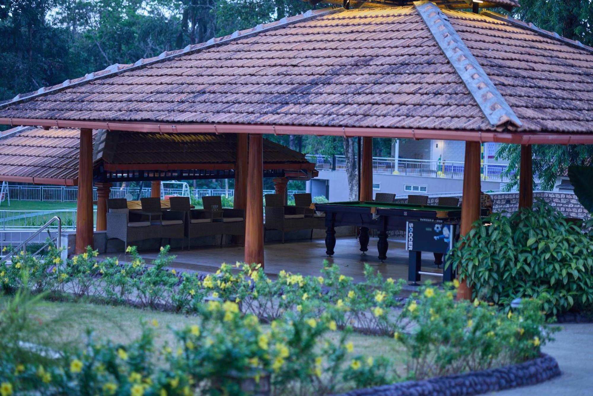 Regenta Resort Sakleshpur Luaran gambar